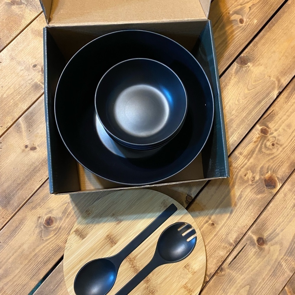Aura Salad Bowl With Serving Utensils, Cutting Board And Serving Bowls